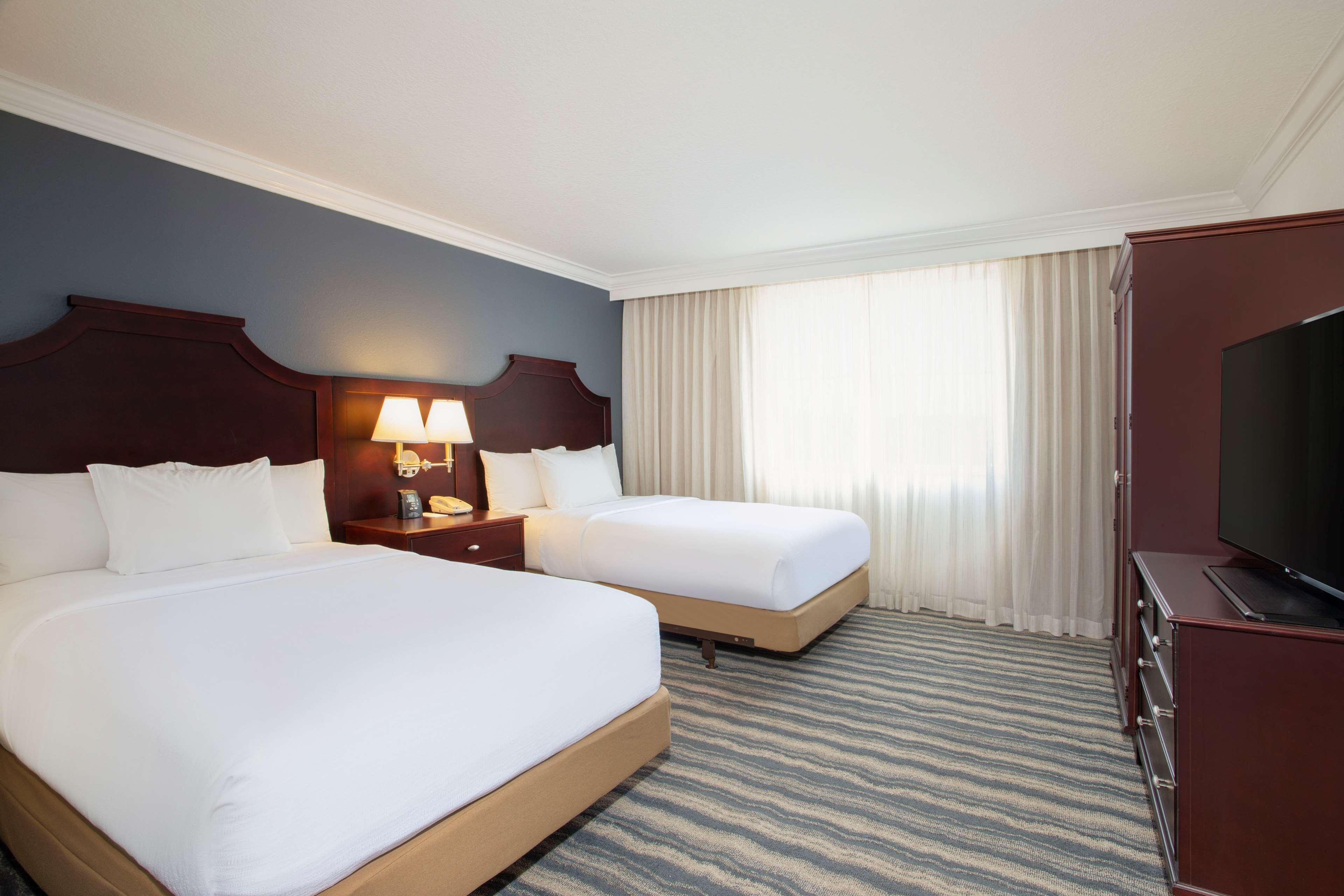Heartland Embassy Suites By Hilton Tampa Brandon מראה חיצוני תמונה