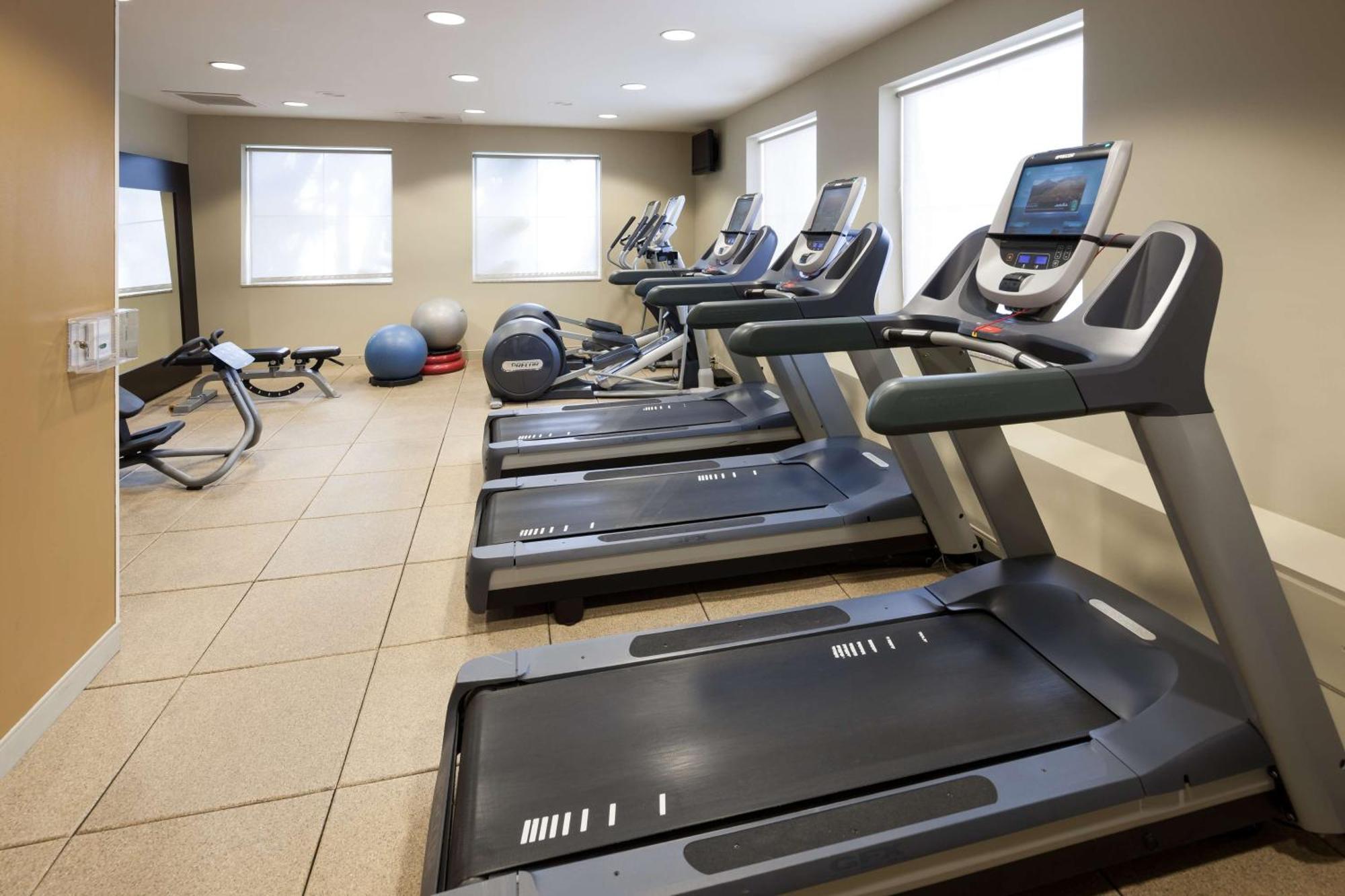 Heartland Embassy Suites By Hilton Tampa Brandon מראה חיצוני תמונה