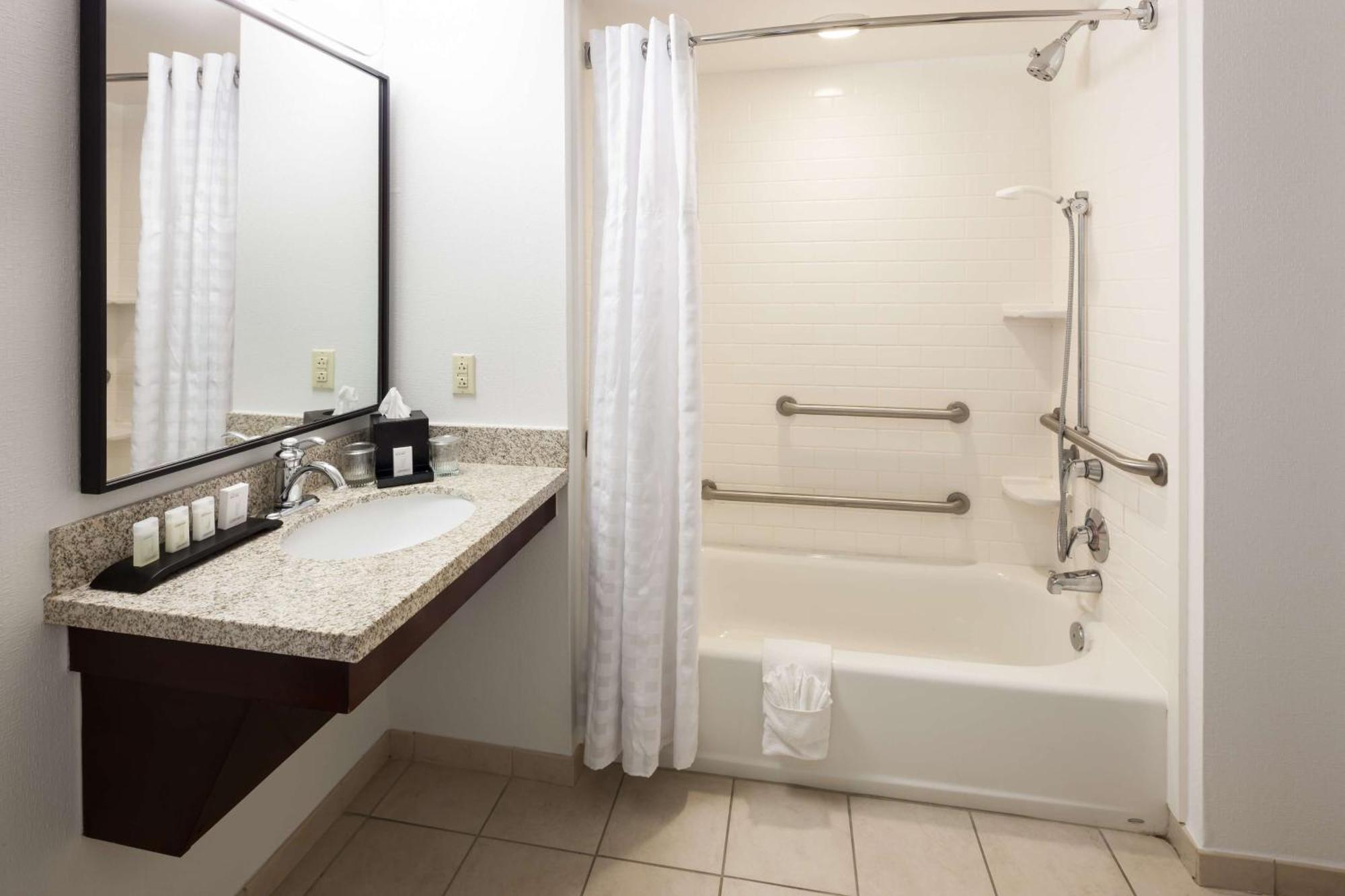 Heartland Embassy Suites By Hilton Tampa Brandon מראה חיצוני תמונה