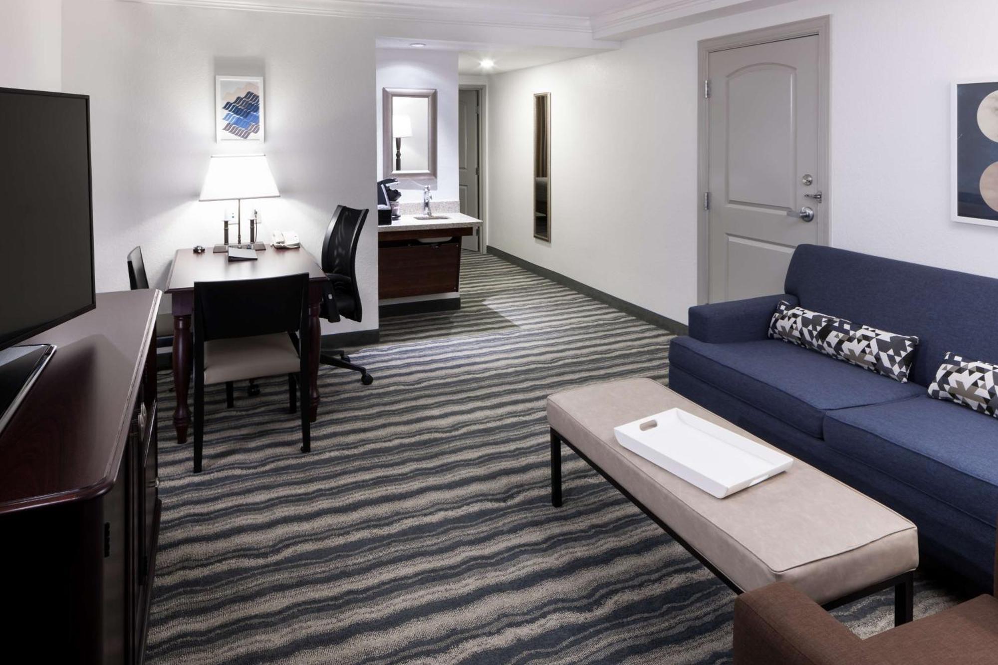 Heartland Embassy Suites By Hilton Tampa Brandon מראה חיצוני תמונה