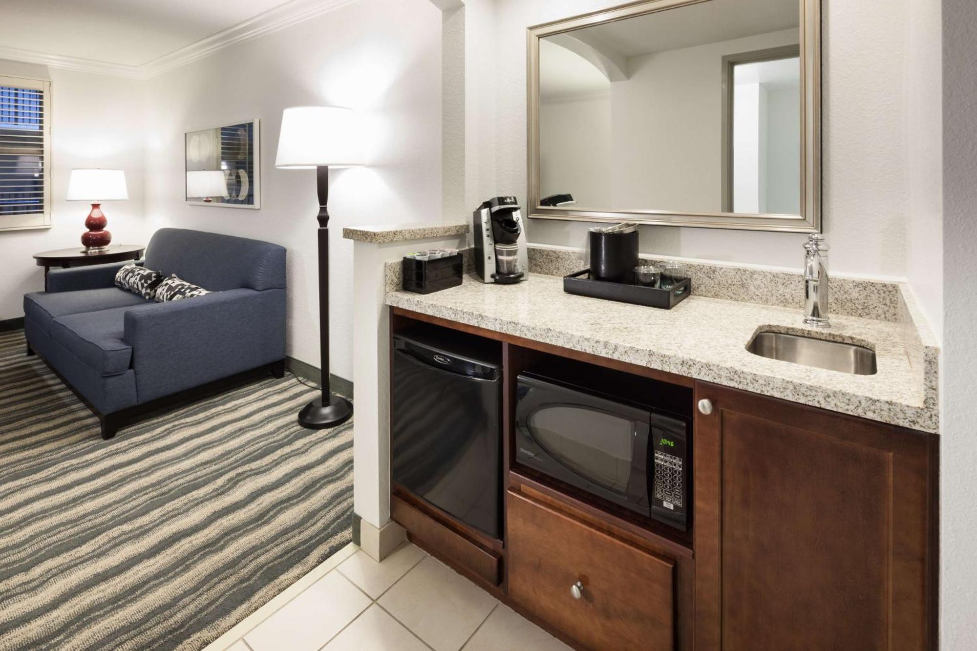 Heartland Embassy Suites By Hilton Tampa Brandon מראה חיצוני תמונה