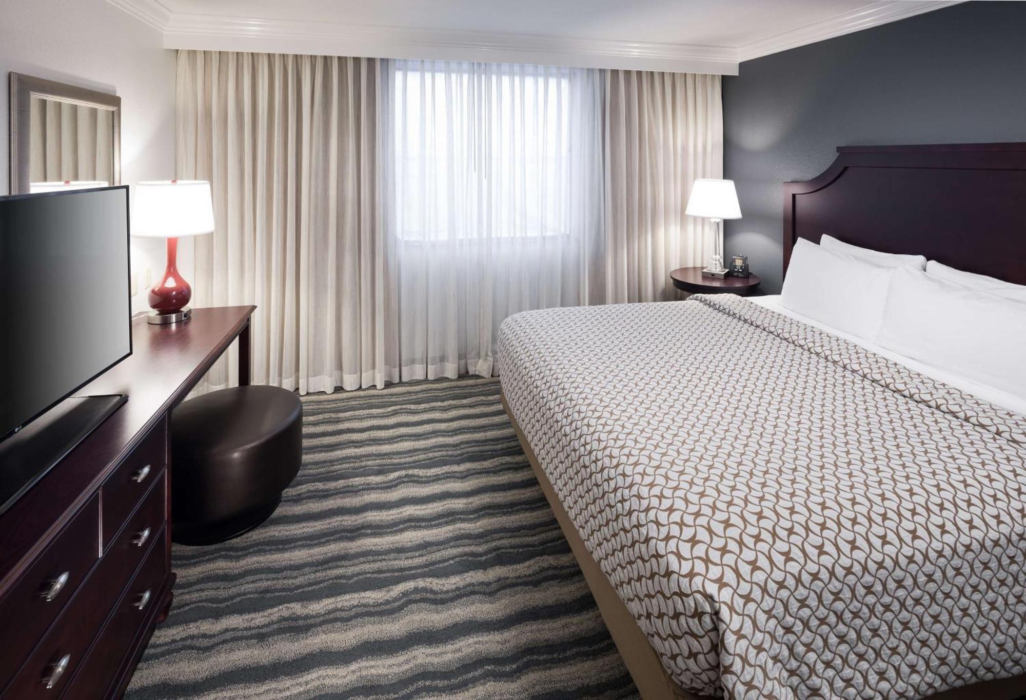 Heartland Embassy Suites By Hilton Tampa Brandon מראה חיצוני תמונה
