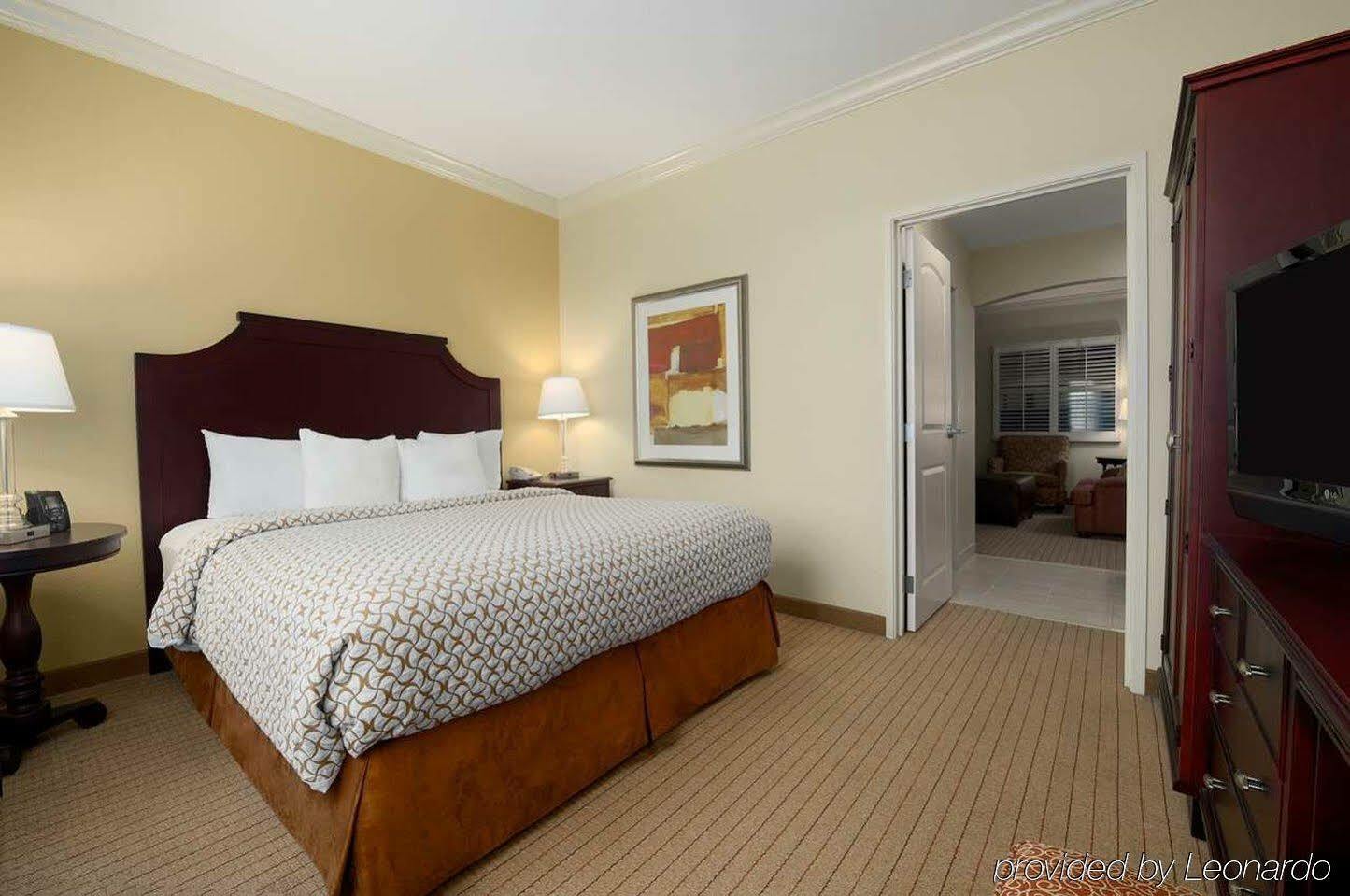 Heartland Embassy Suites By Hilton Tampa Brandon מראה חיצוני תמונה