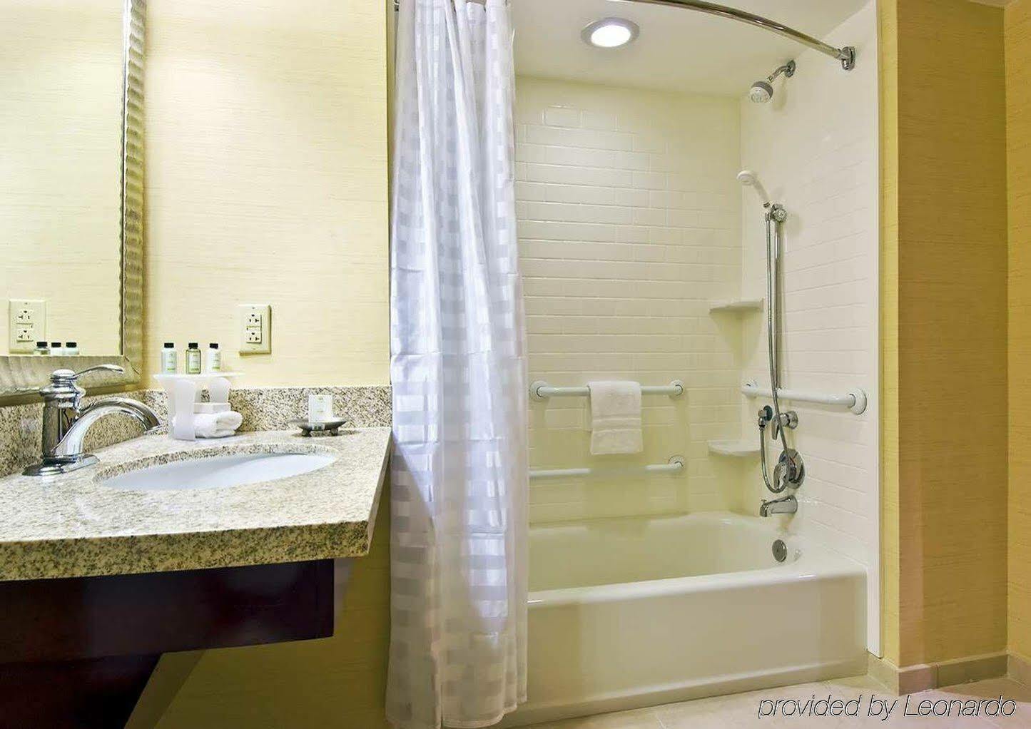 Heartland Embassy Suites By Hilton Tampa Brandon מראה חיצוני תמונה