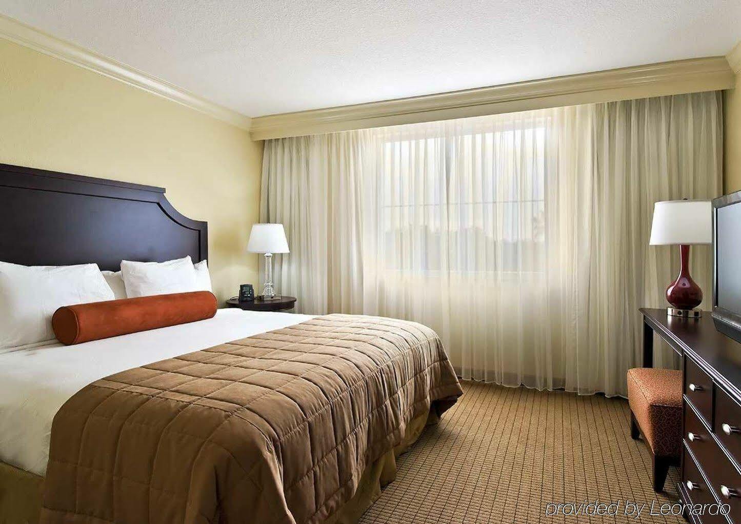 Heartland Embassy Suites By Hilton Tampa Brandon מראה חיצוני תמונה